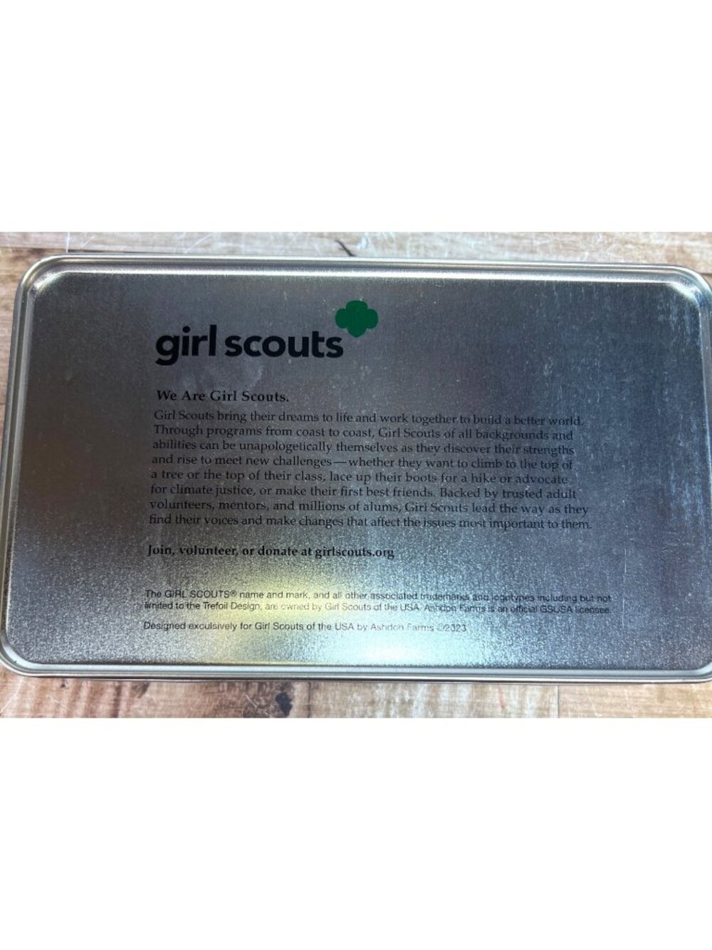 Peace Out Girl Scout Collectible Metal Tin With Vintage Design & Floral Graphics - Picture 7 of 9